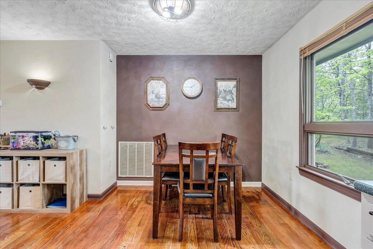 1299 Holiday CIR - Photo 14