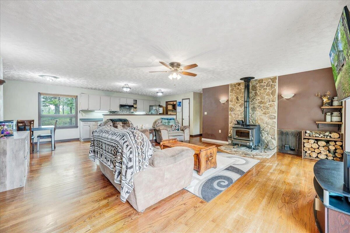 1299 Holiday CIR - Photo 16