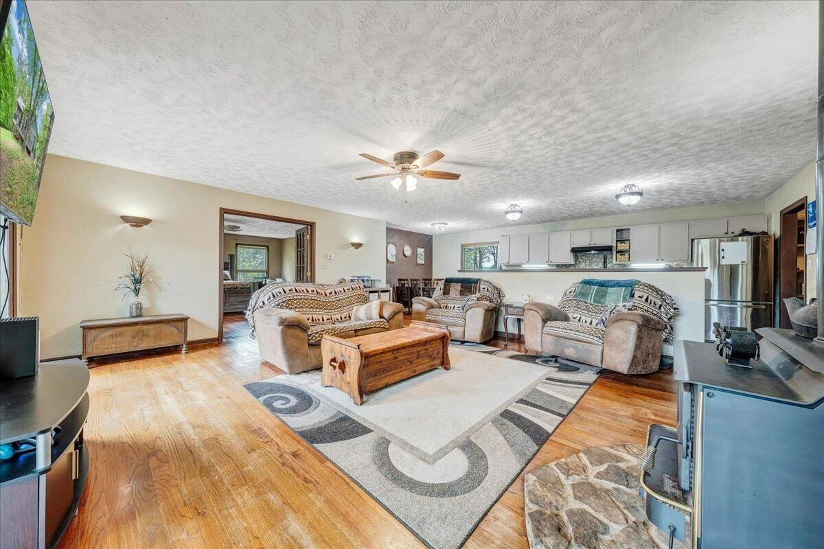 1299 Holiday CIR - Photo 17