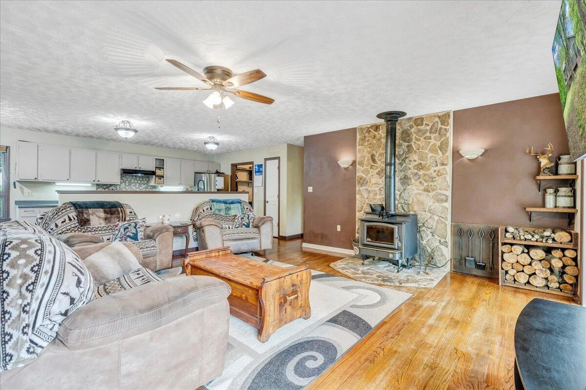1299 Holiday CIR - Photo 18