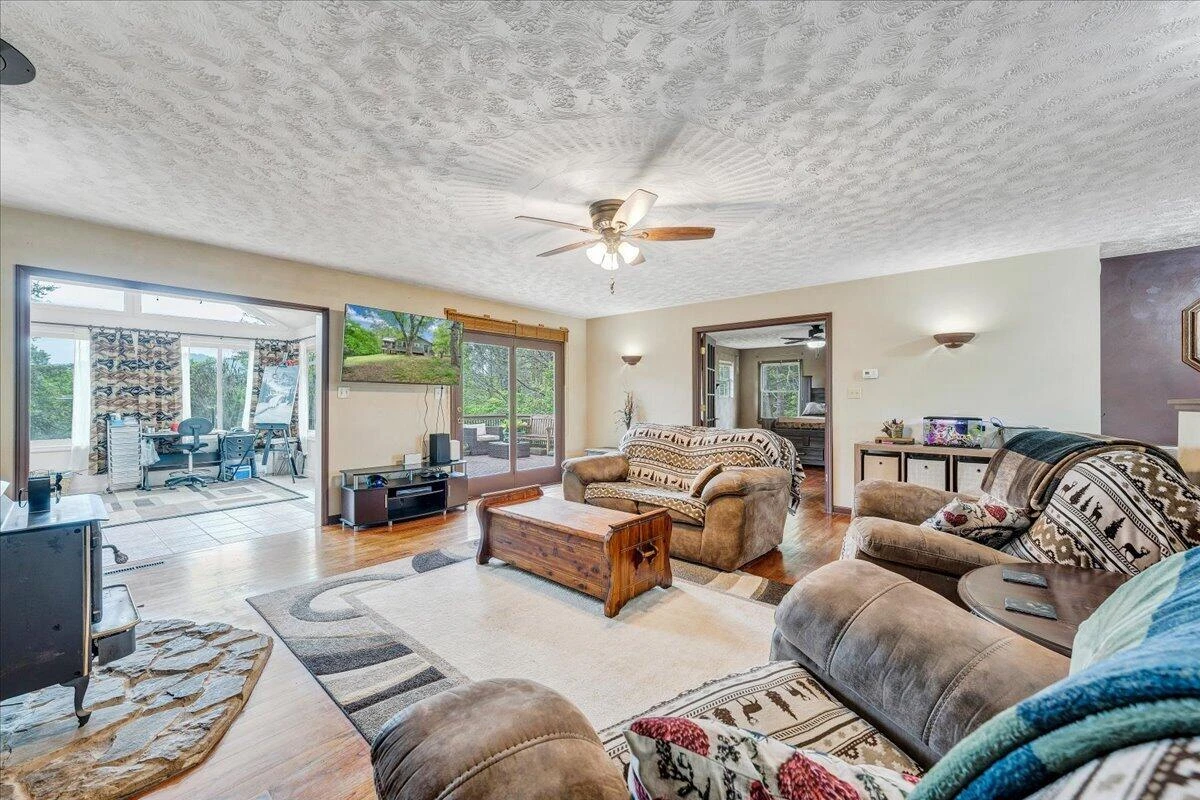1299 Holiday CIR - Photo 20