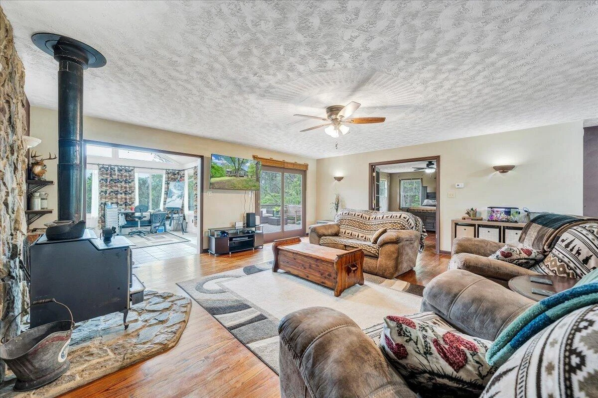 1299 Holiday CIR - Photo 21