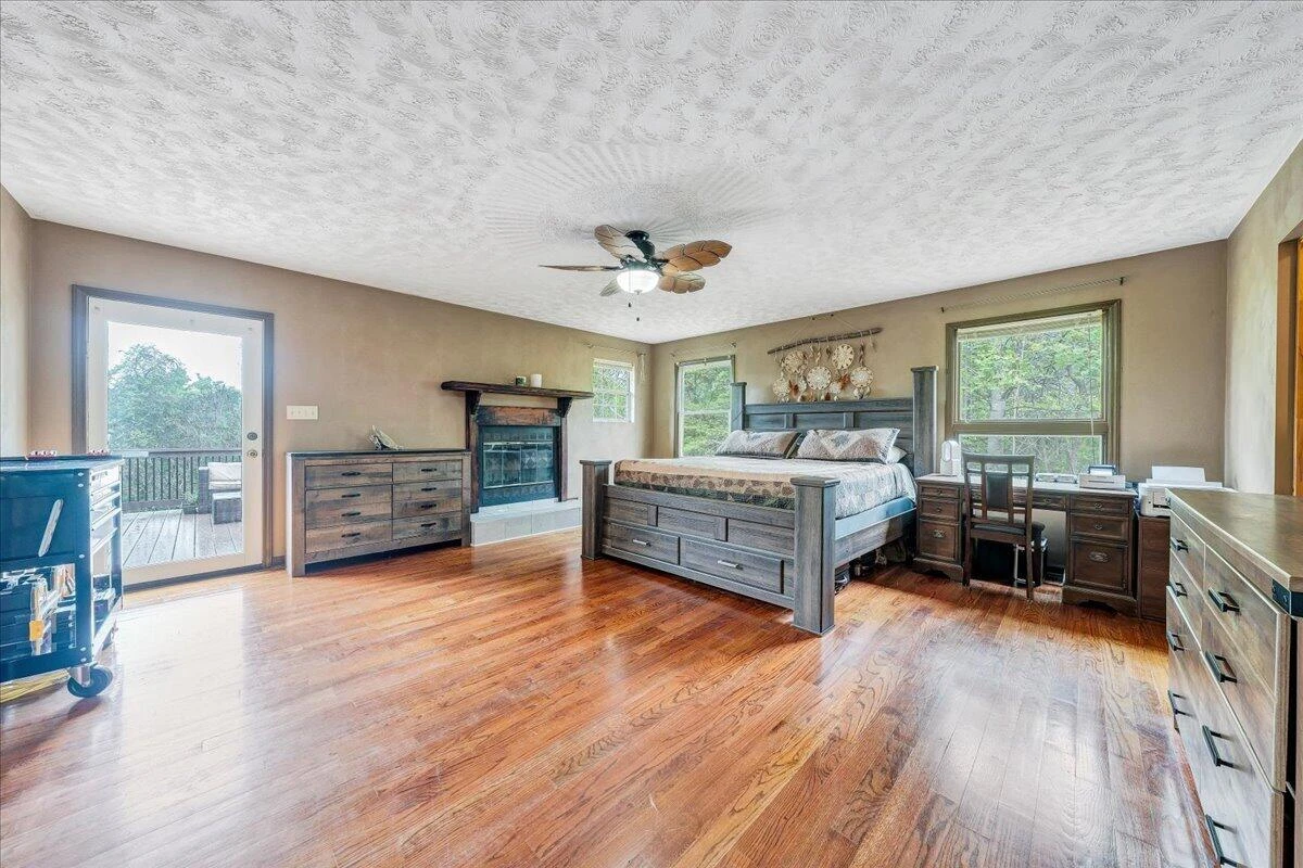 1299 Holiday CIR - Photo 32