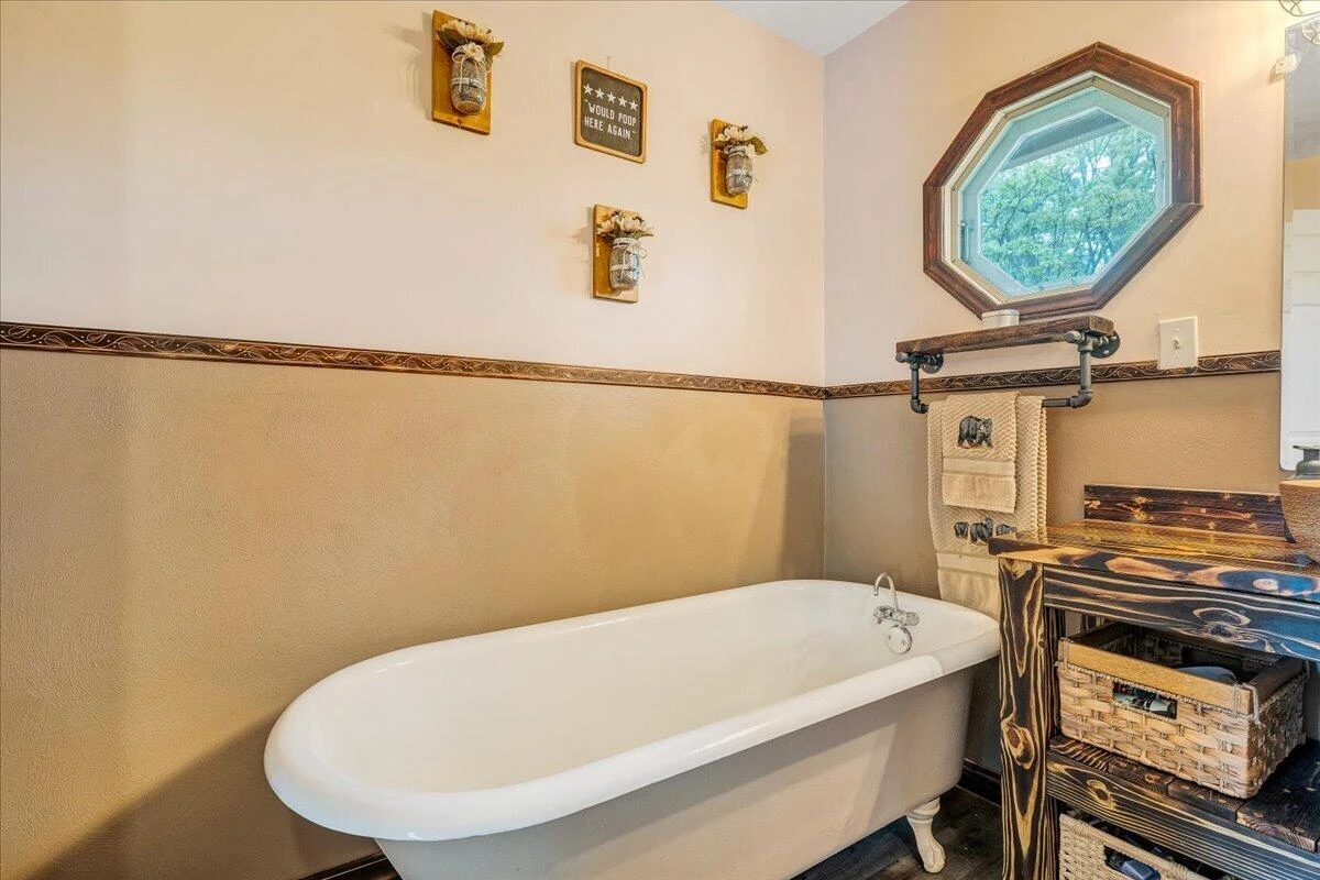 1299 Holiday CIR - Photo 37