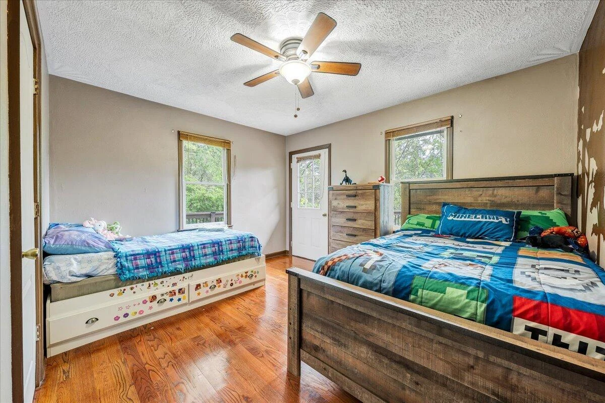 1299 Holiday CIR - Photo 39