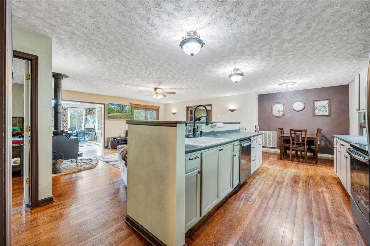 1299 Holiday CIR - Photo 8
