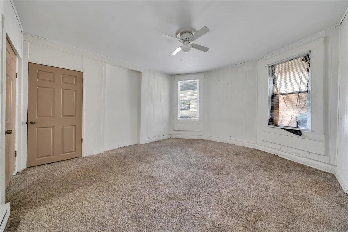 514 9th ST - Photo 12