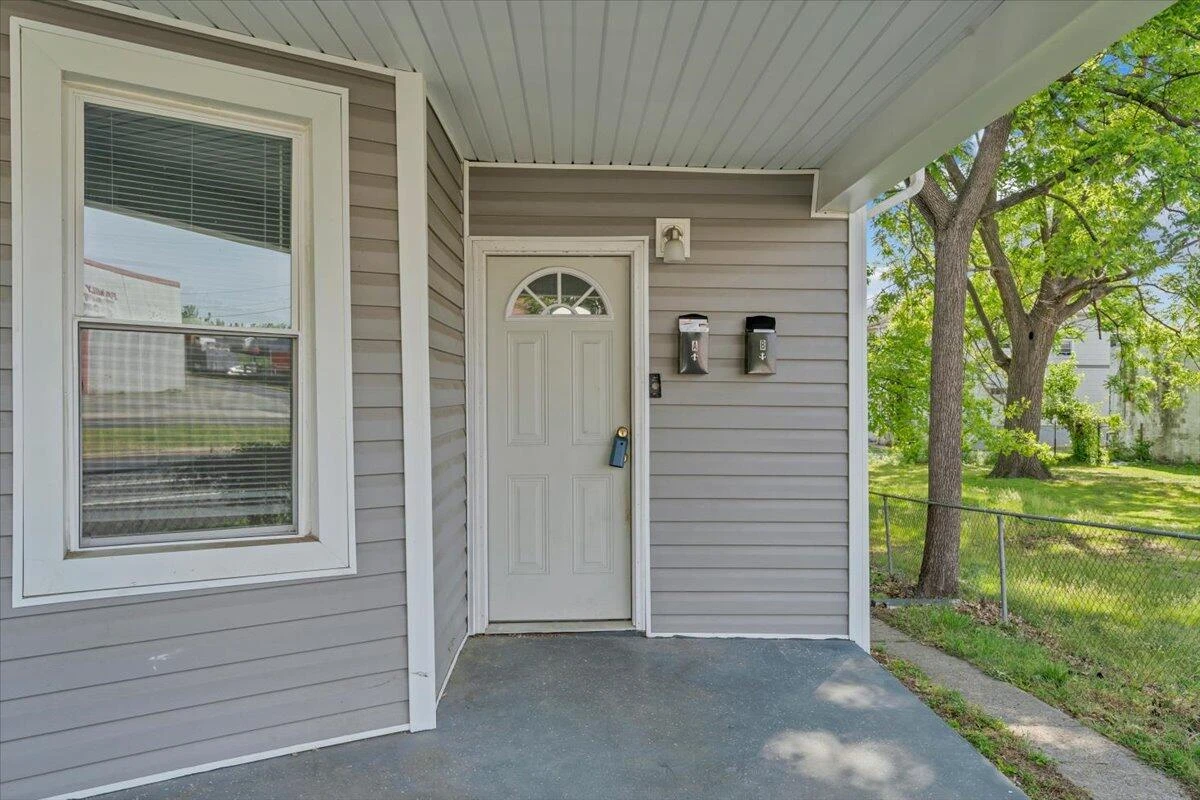 514 9th ST - Photo 2