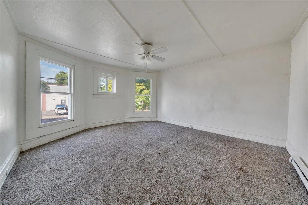 514 9th ST - Photo 20
