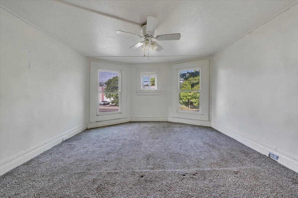 514 9th ST - Photo 21