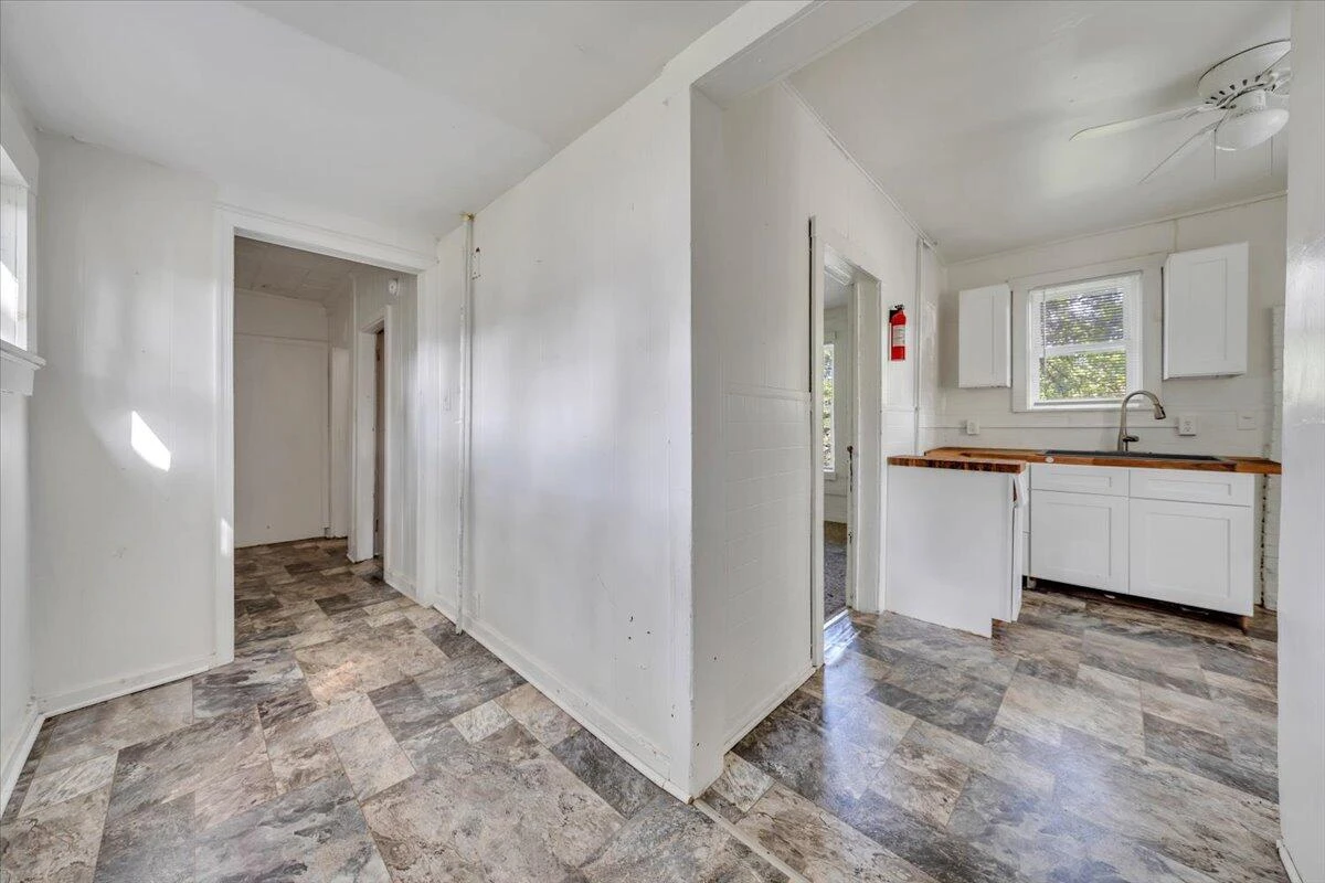 514 9th ST - Photo 3