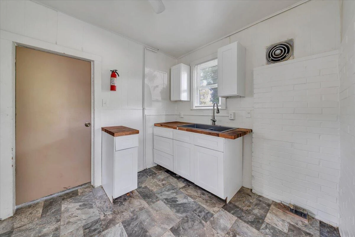 514 9th ST - Photo 4