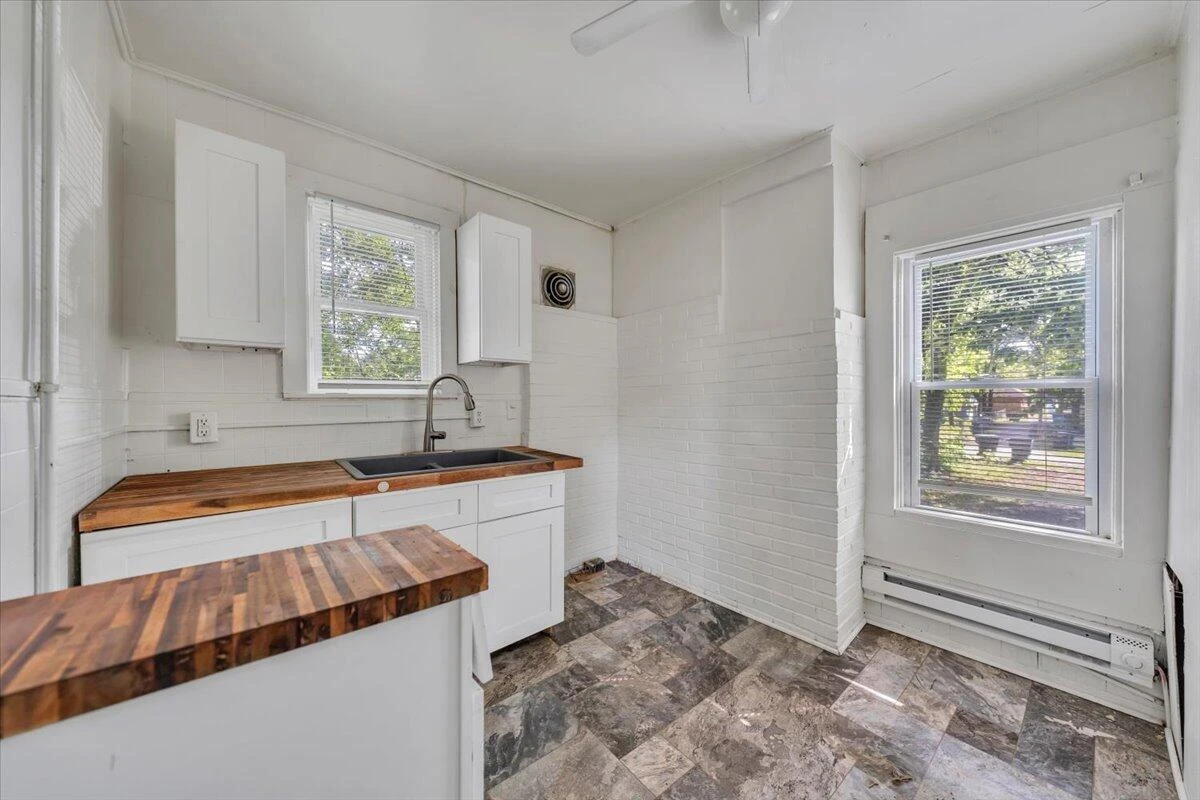 514 9th ST - Photo 5