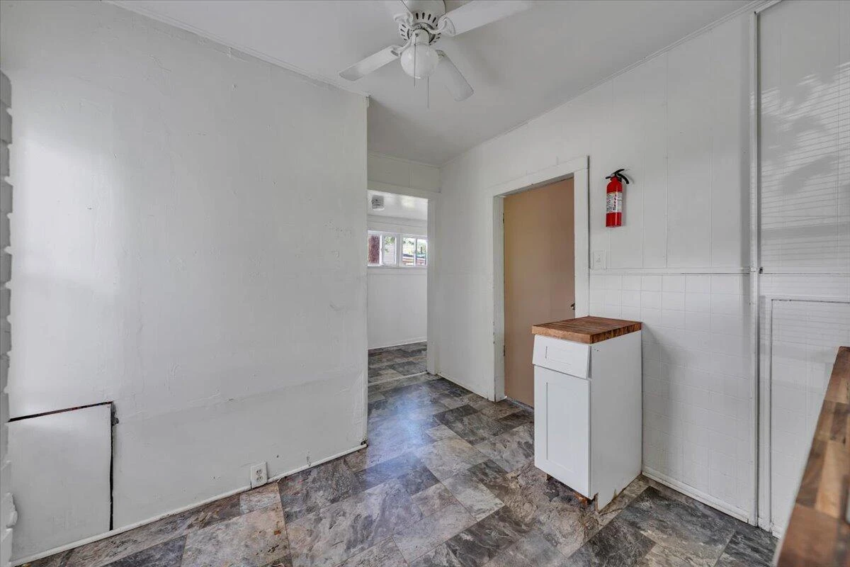 514 9th ST - Photo 6