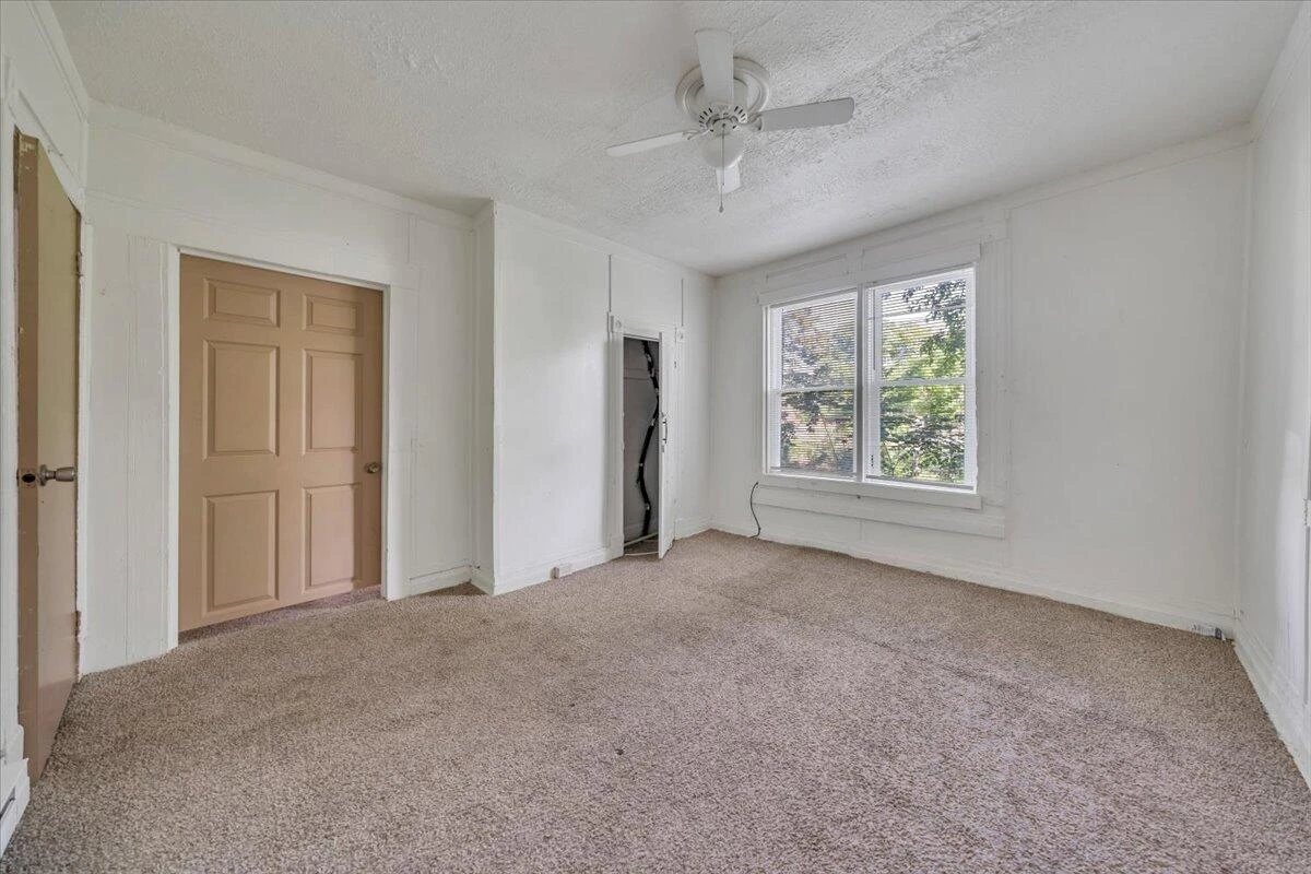 514 9th ST - Photo 9