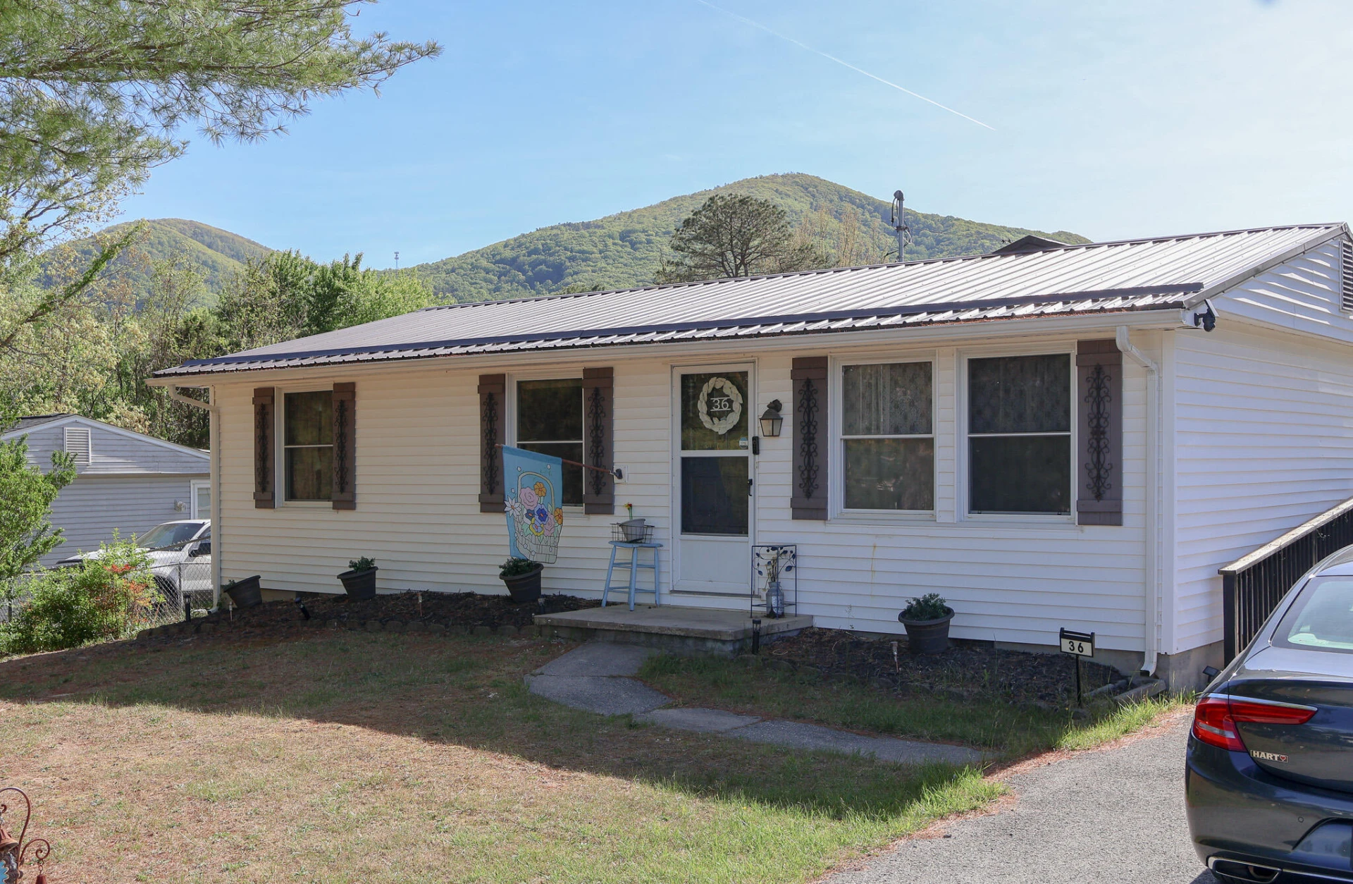 36 Railroad AVE