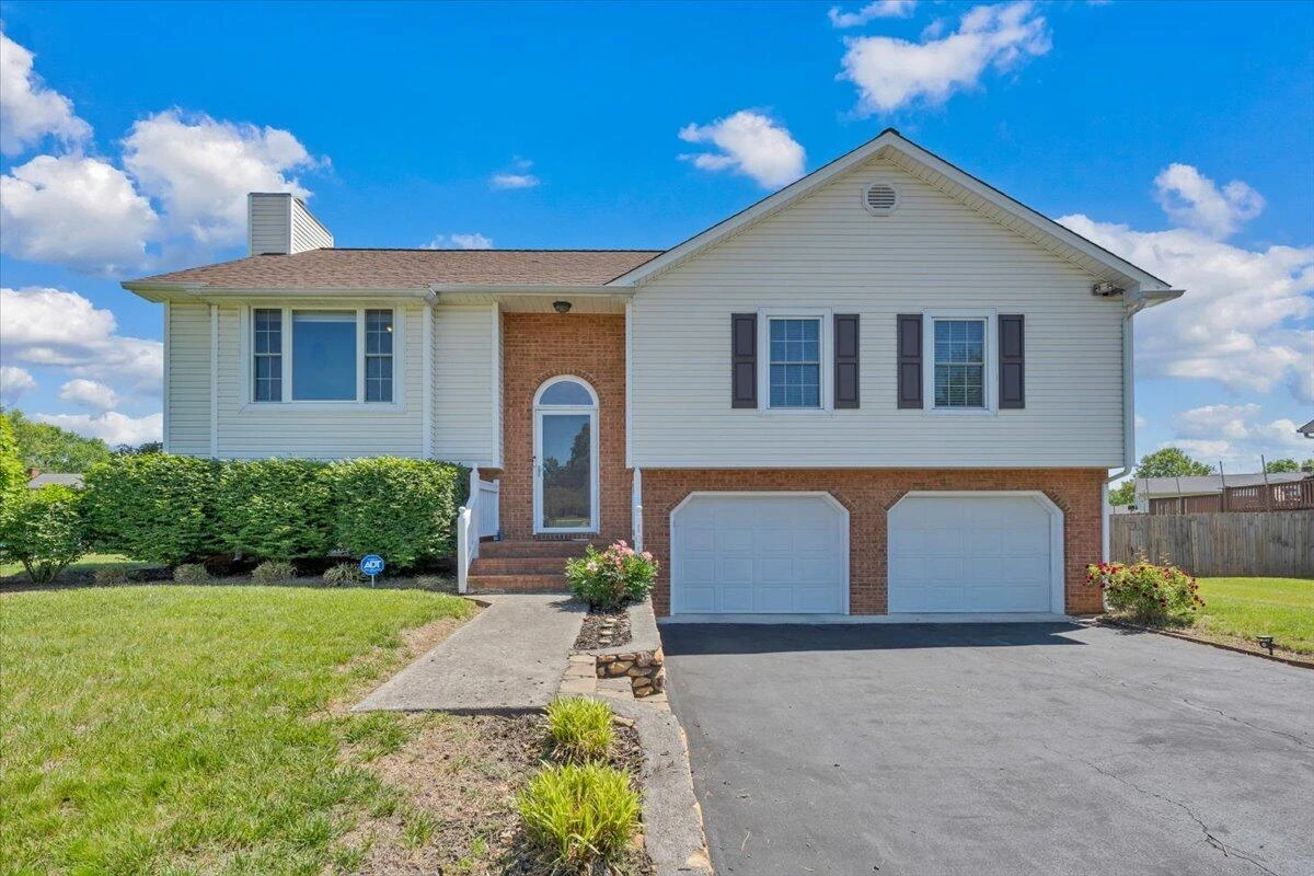 1010 Barrens Village LN