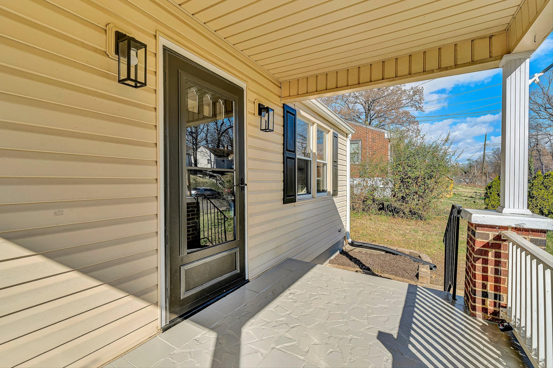 2106 Colgate ST - Photo 2
