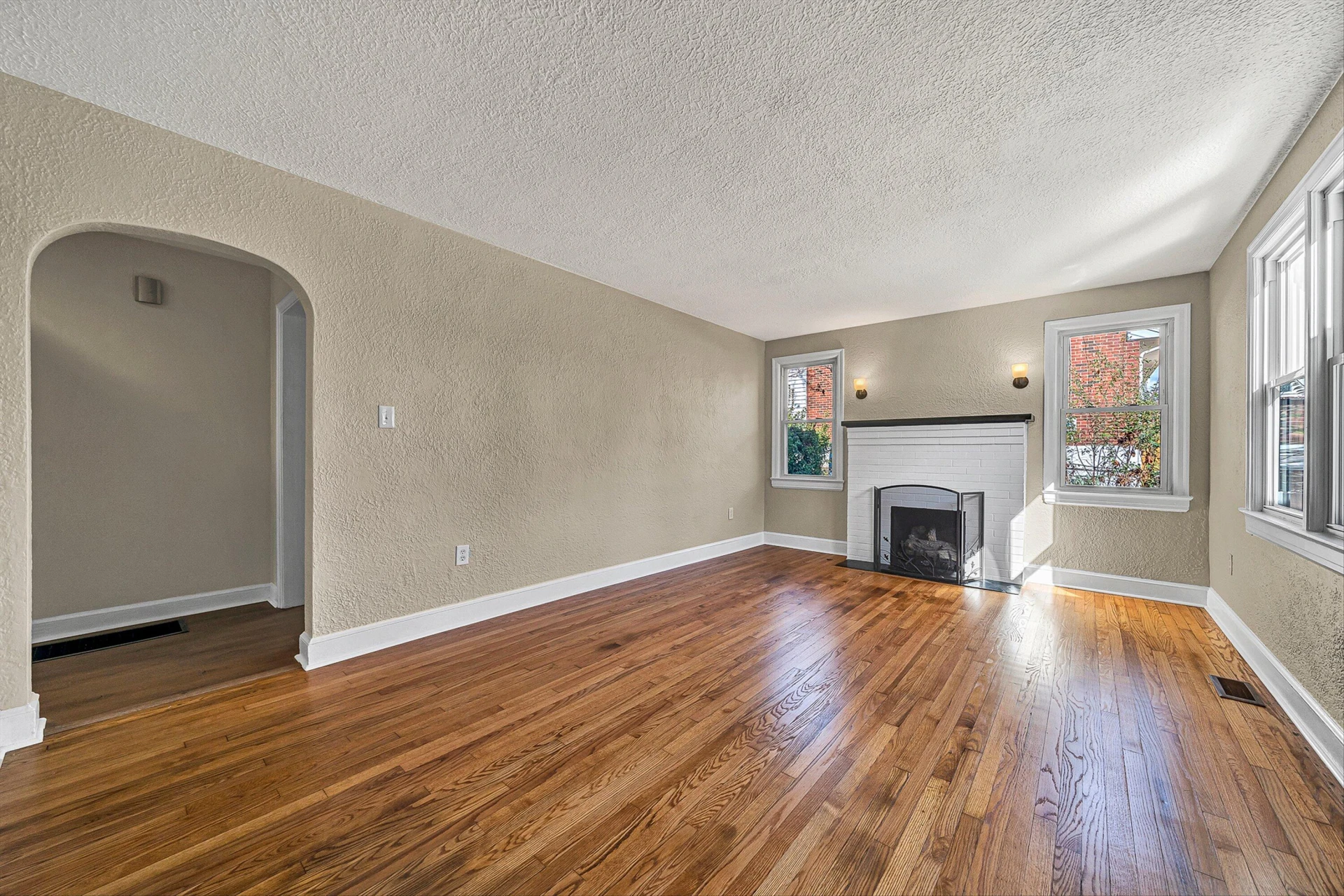 2106 Colgate ST - Photo 3