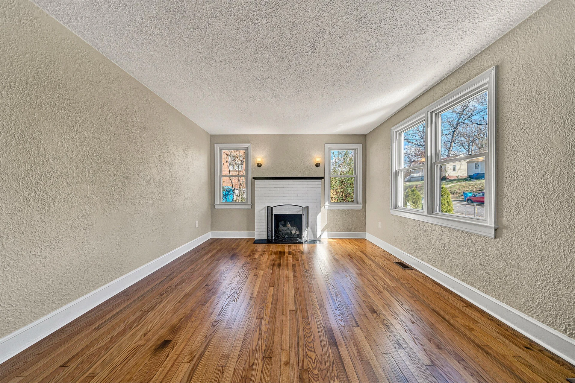 2106 Colgate ST - Photo 4