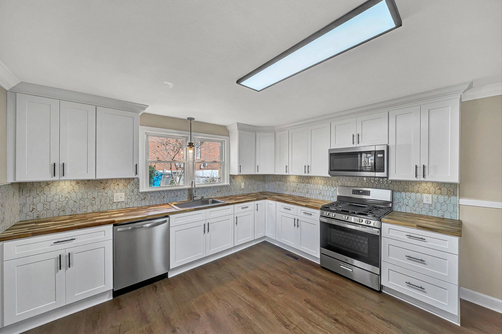 2106 Colgate ST - Photo 6