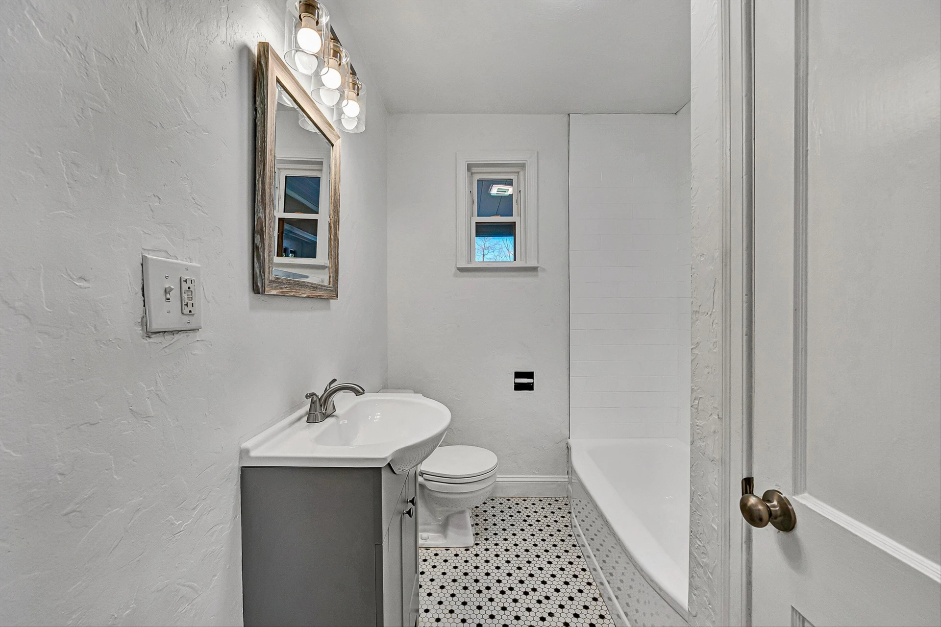 2106 Colgate ST - Photo 9