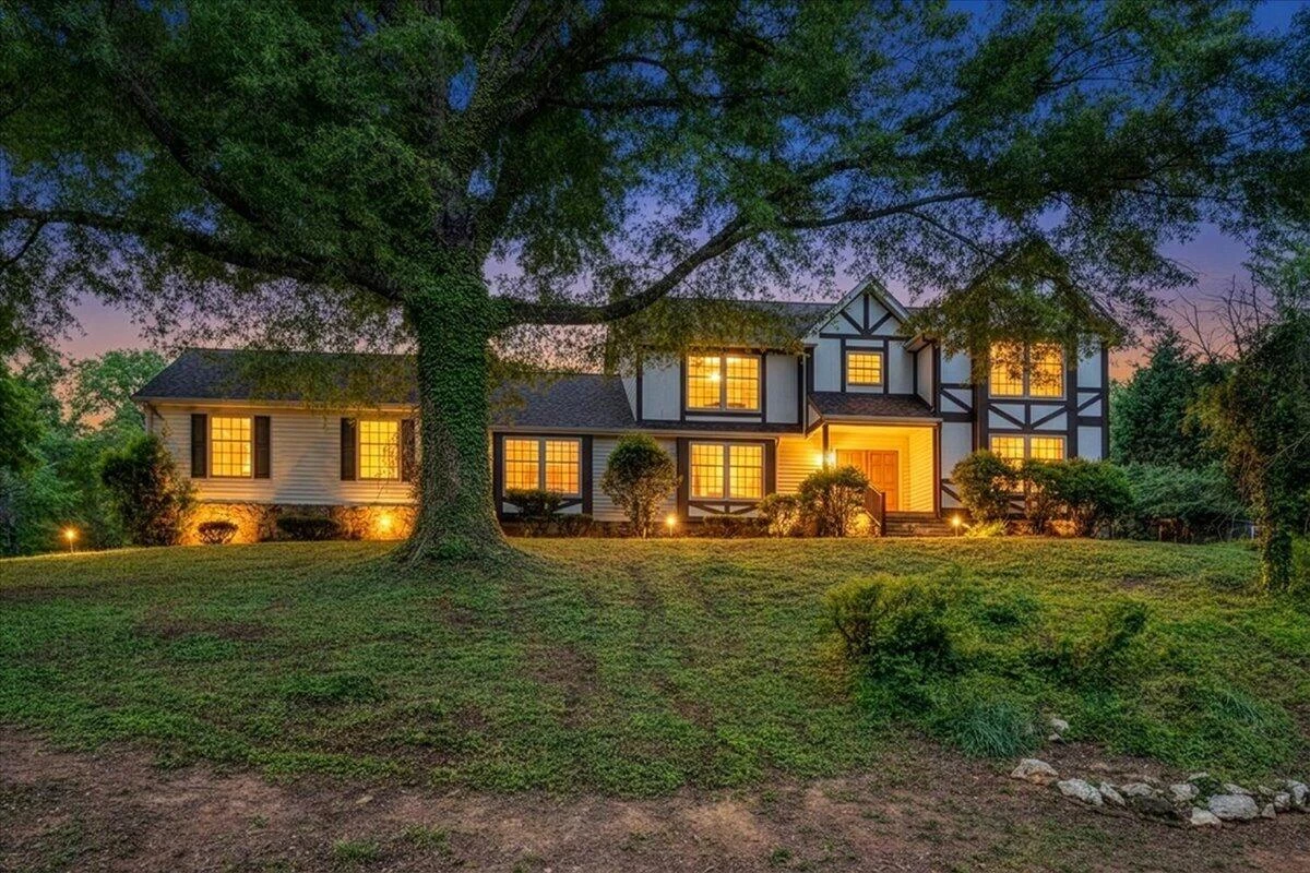 802 Oakwood DR