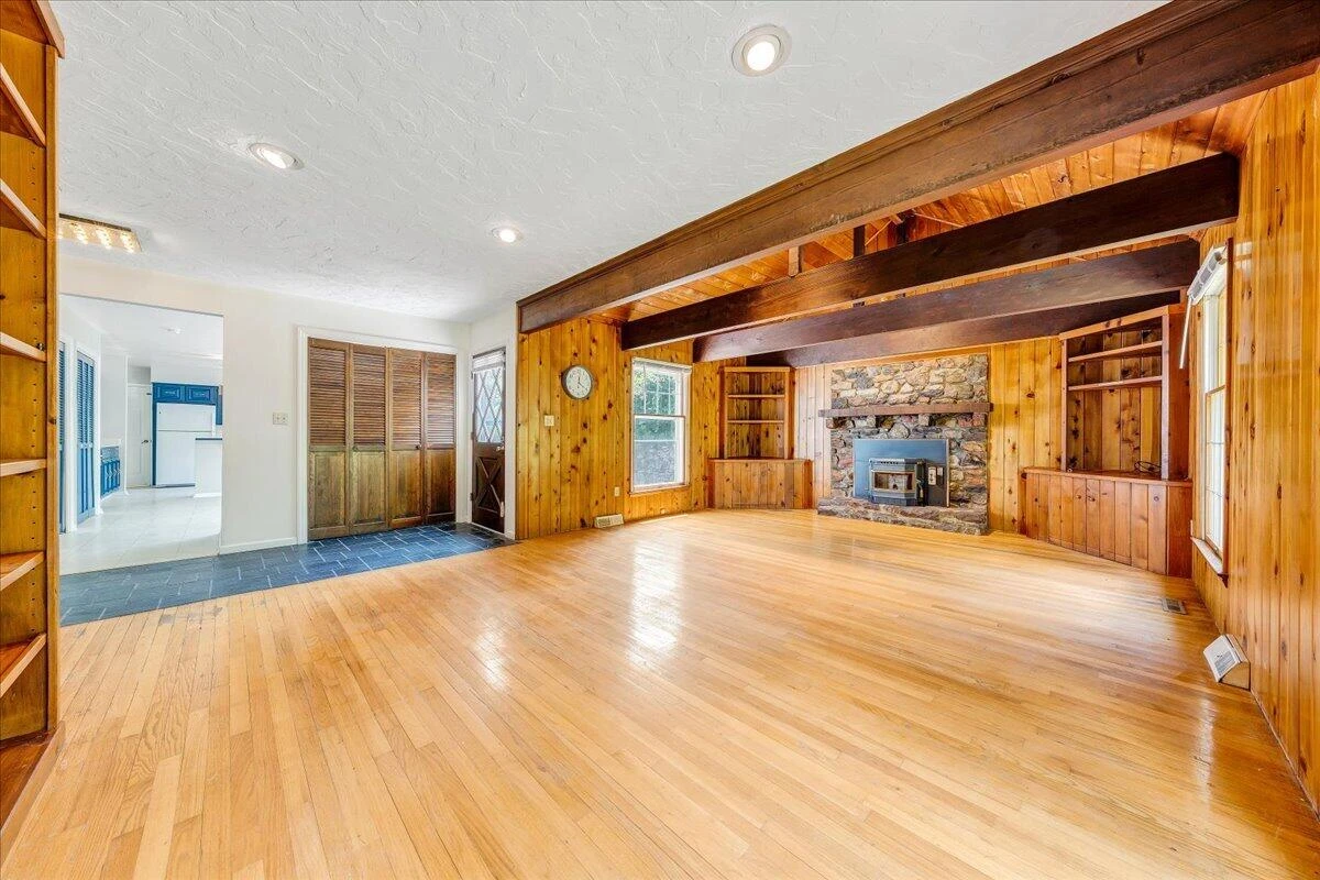 802 Oakwood DR - Photo 12