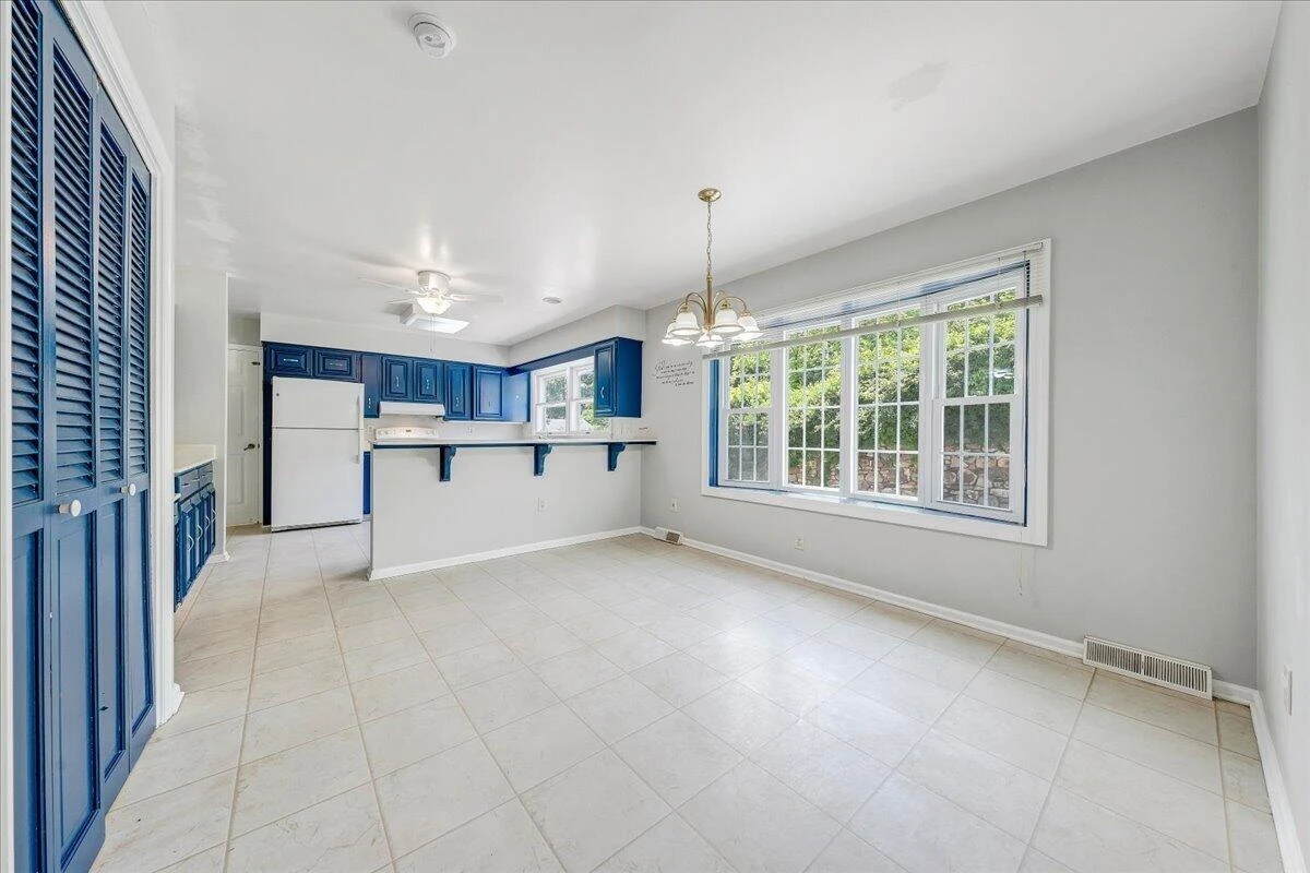 802 Oakwood DR - Photo 16