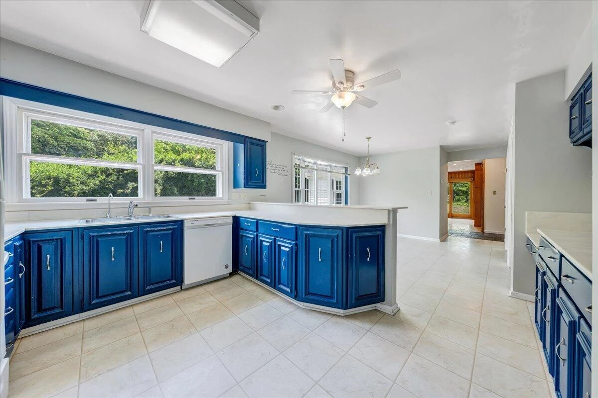 802 Oakwood DR - Photo 19