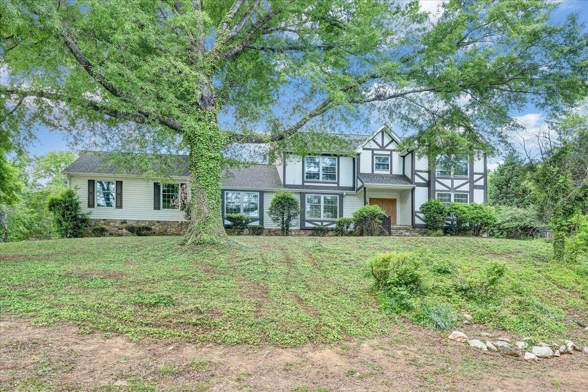 802 Oakwood DR - Photo 2