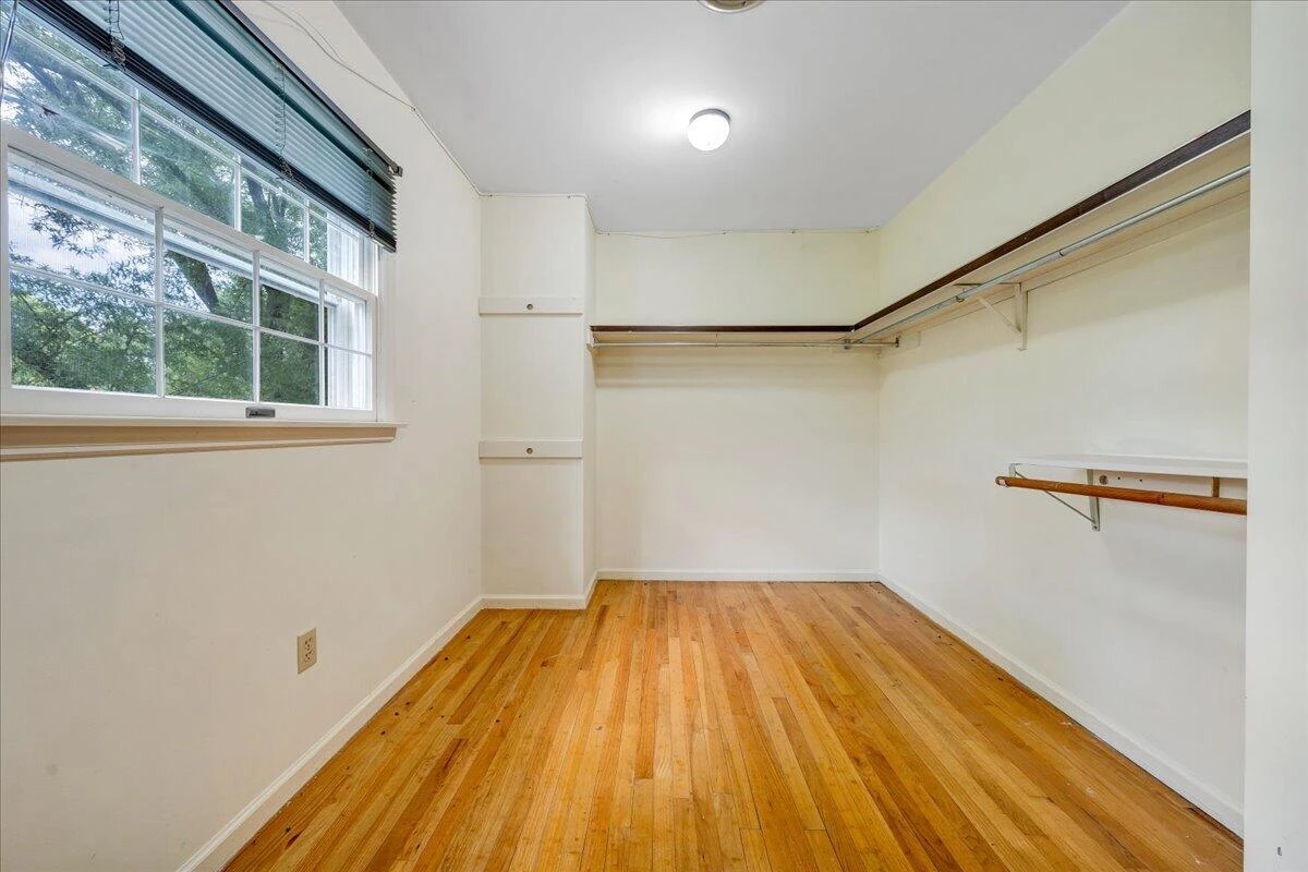 802 Oakwood DR - Photo 32