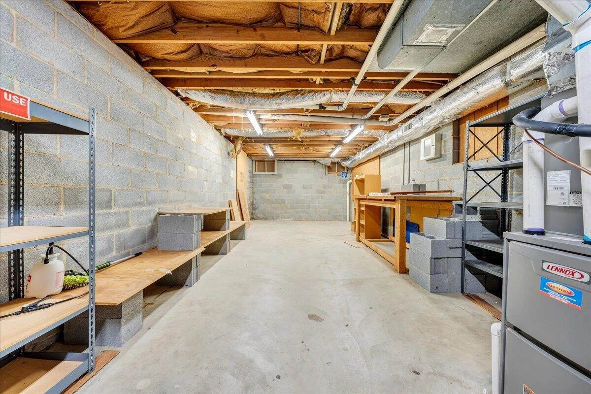 802 Oakwood DR - Photo 39