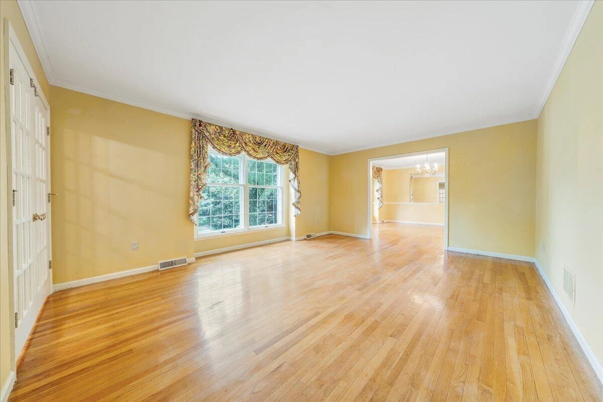 802 Oakwood DR - Photo 6