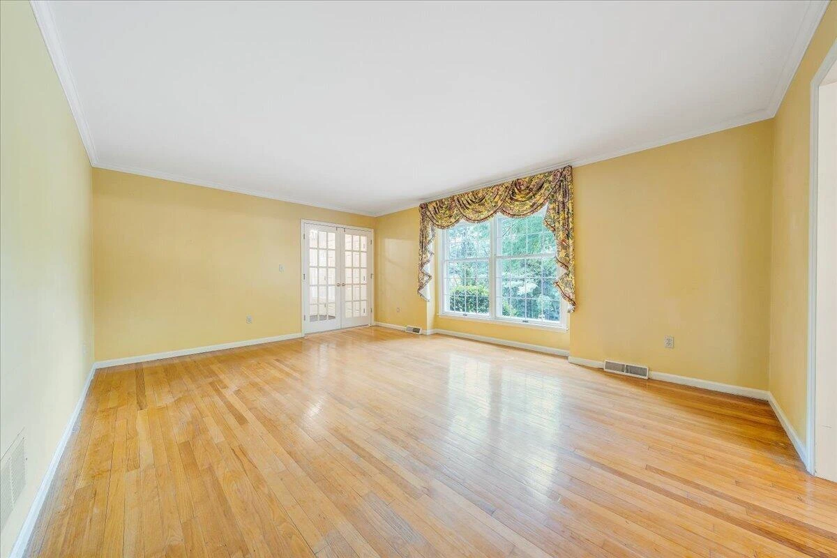 802 Oakwood DR - Photo 7