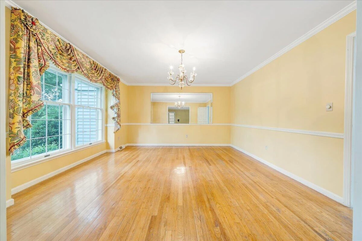 802 Oakwood DR - Photo 8