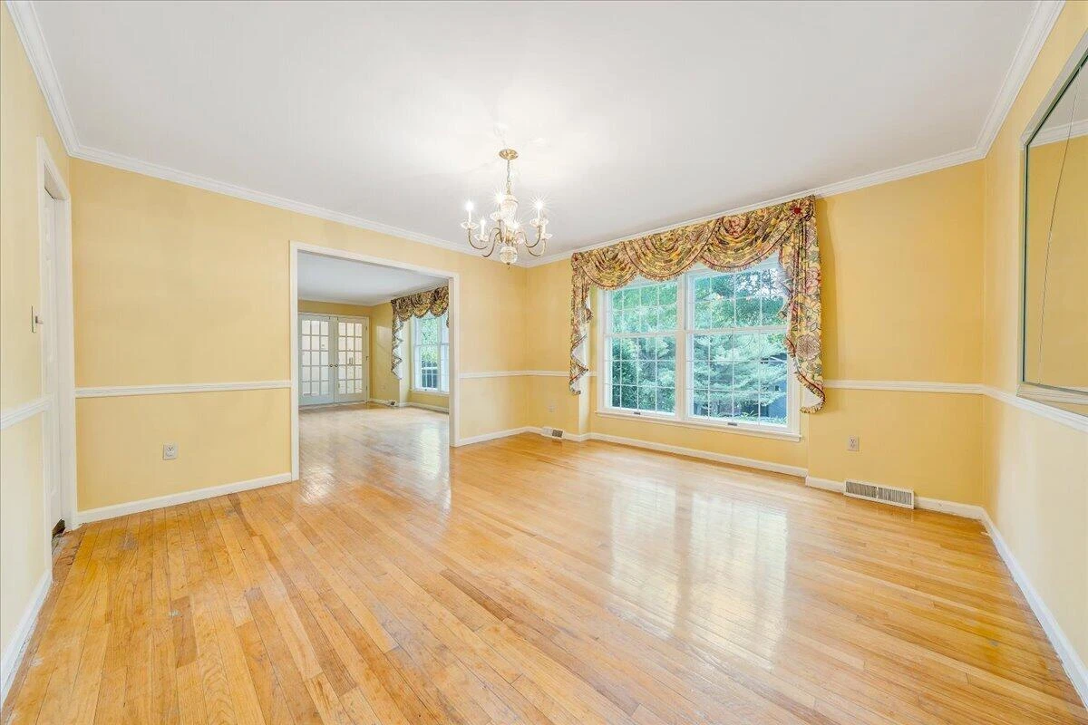 802 Oakwood DR - Photo 9
