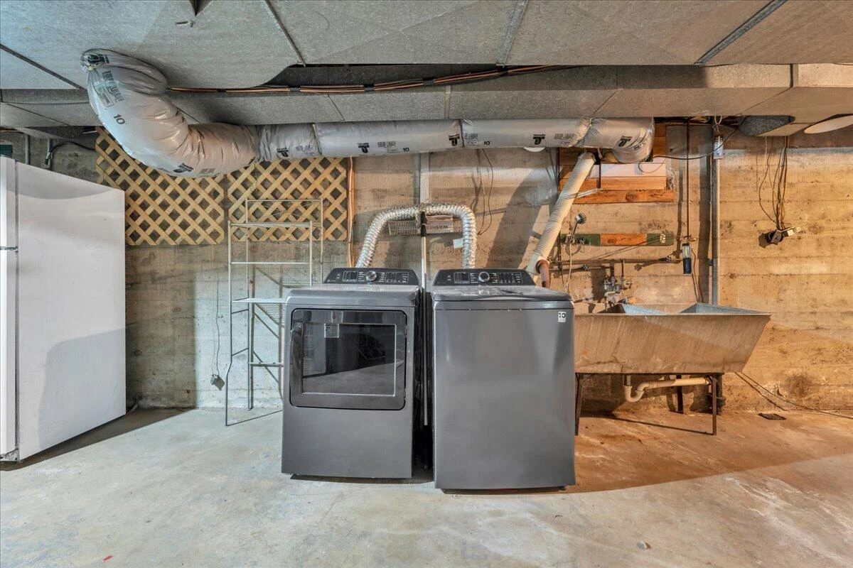 918 Whitney AVE - Photo 33