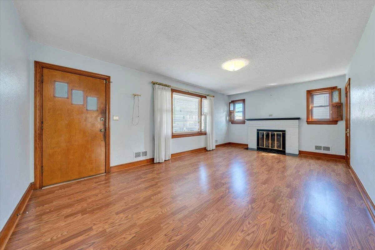 918 Whitney AVE - Photo 7