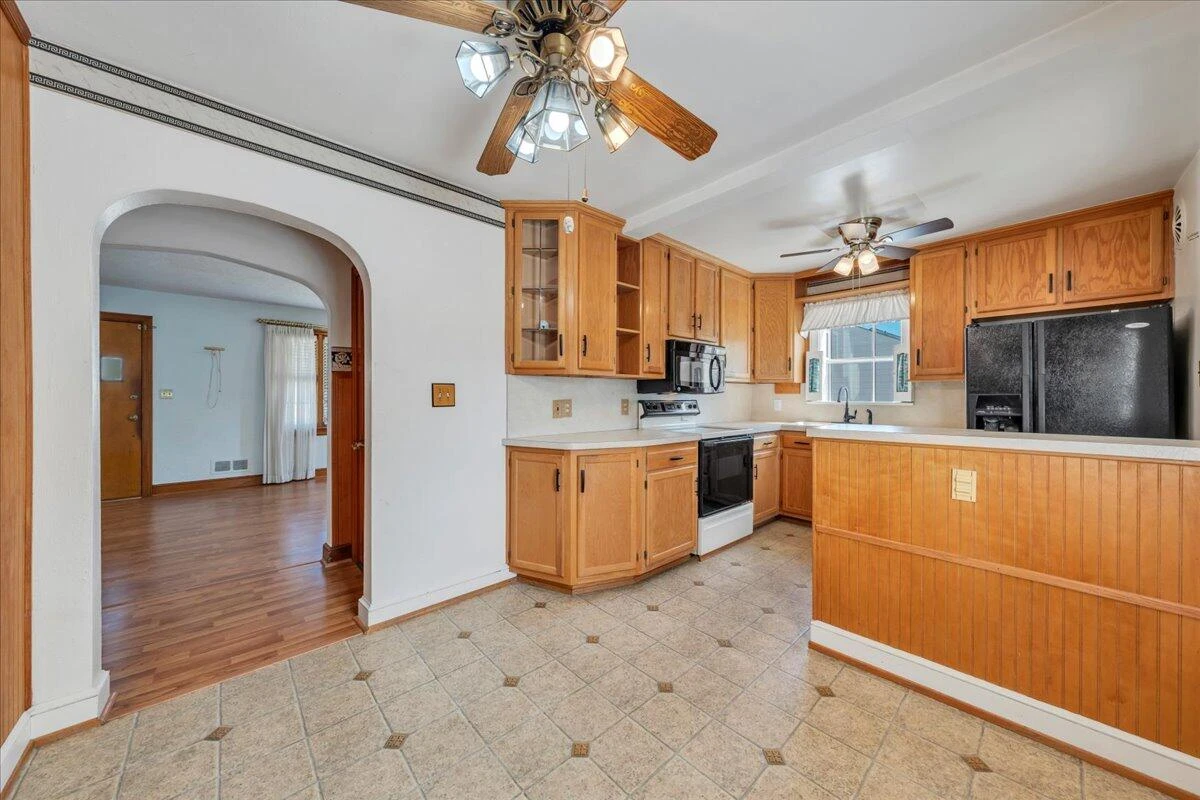 918 Whitney AVE - Photo 9