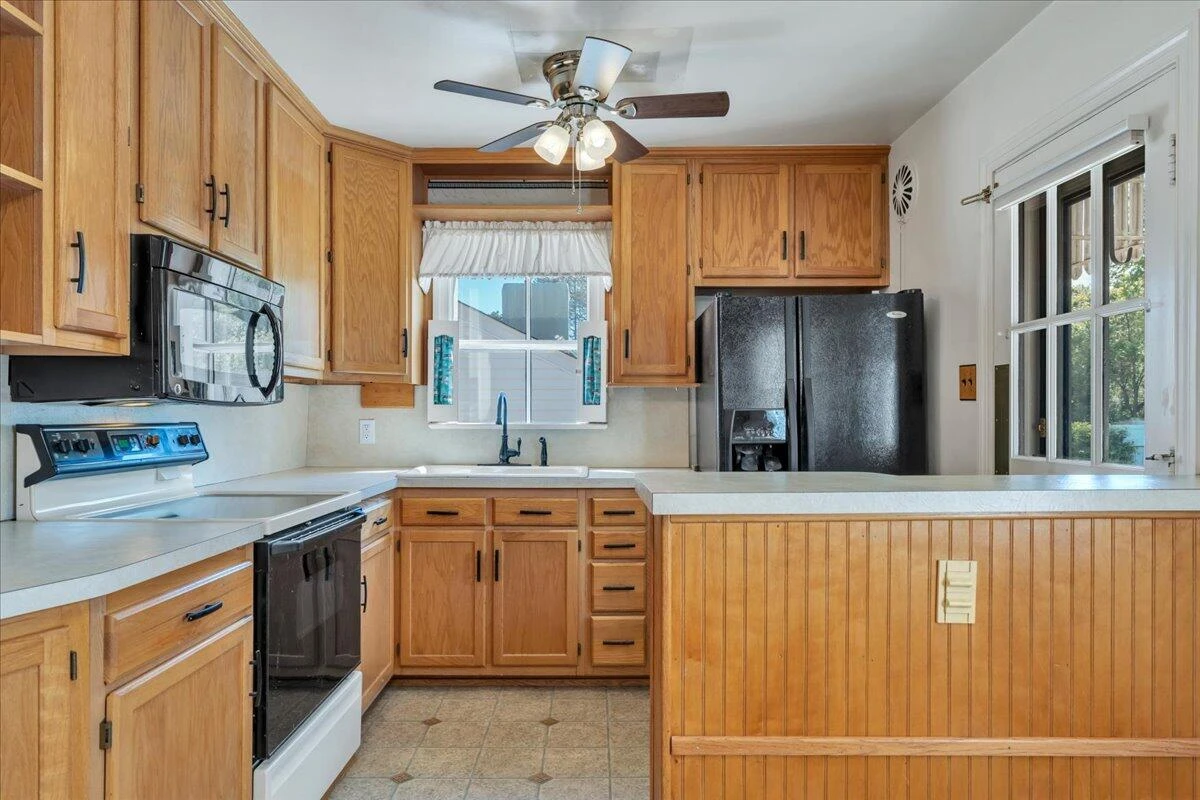 918 Whitney AVE - Photo 10
