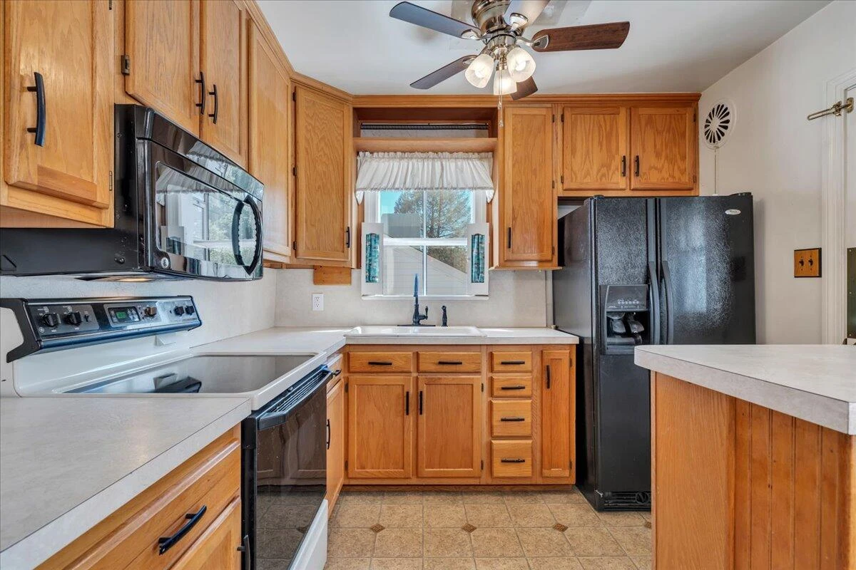 918 Whitney AVE - Photo 11