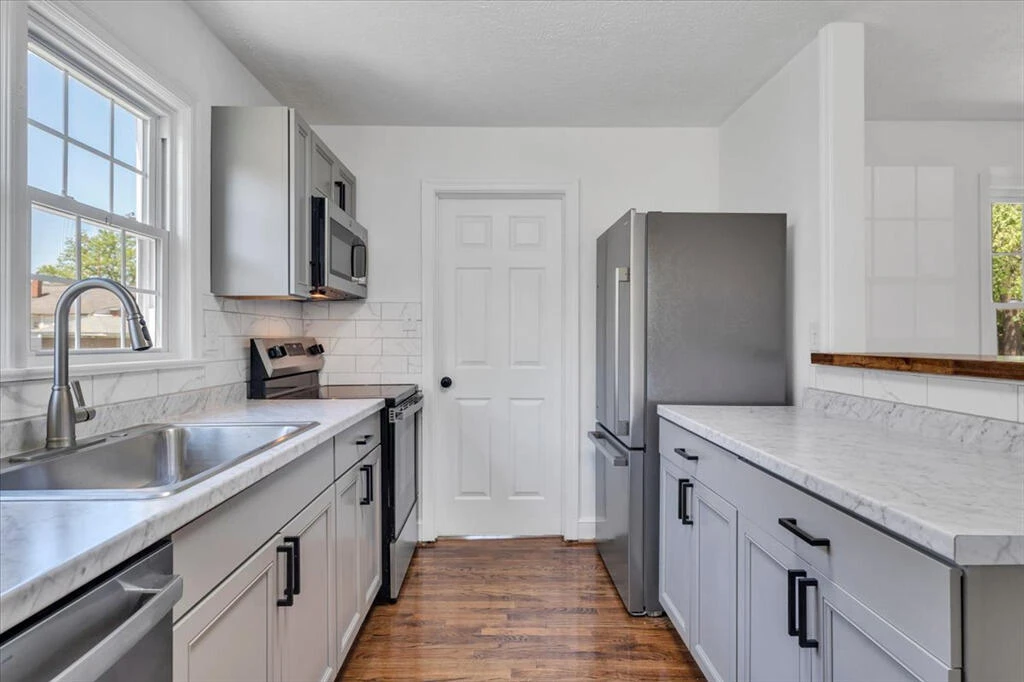 2622 Bowman ST - Photo 13