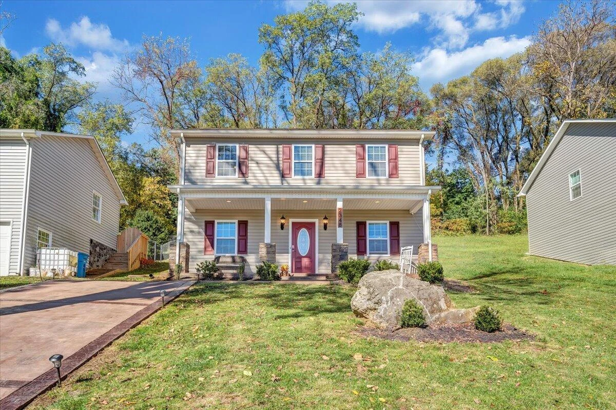 2348 Locust Grove CIR - Photo 2