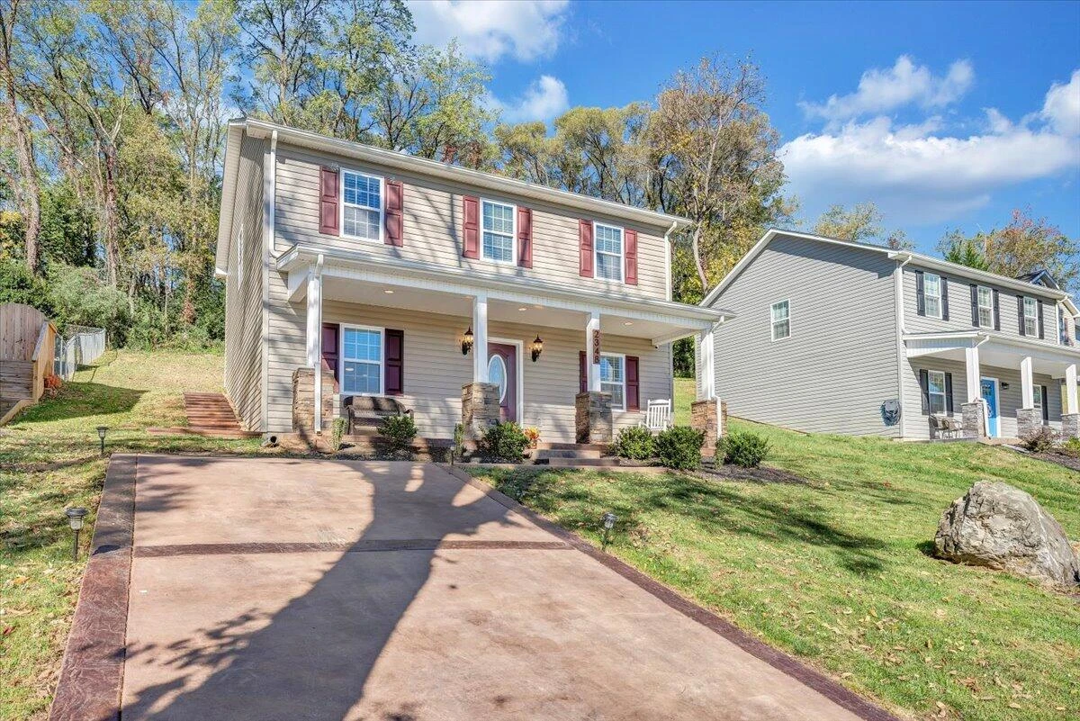 2348 Locust Grove CIR - Photo 3