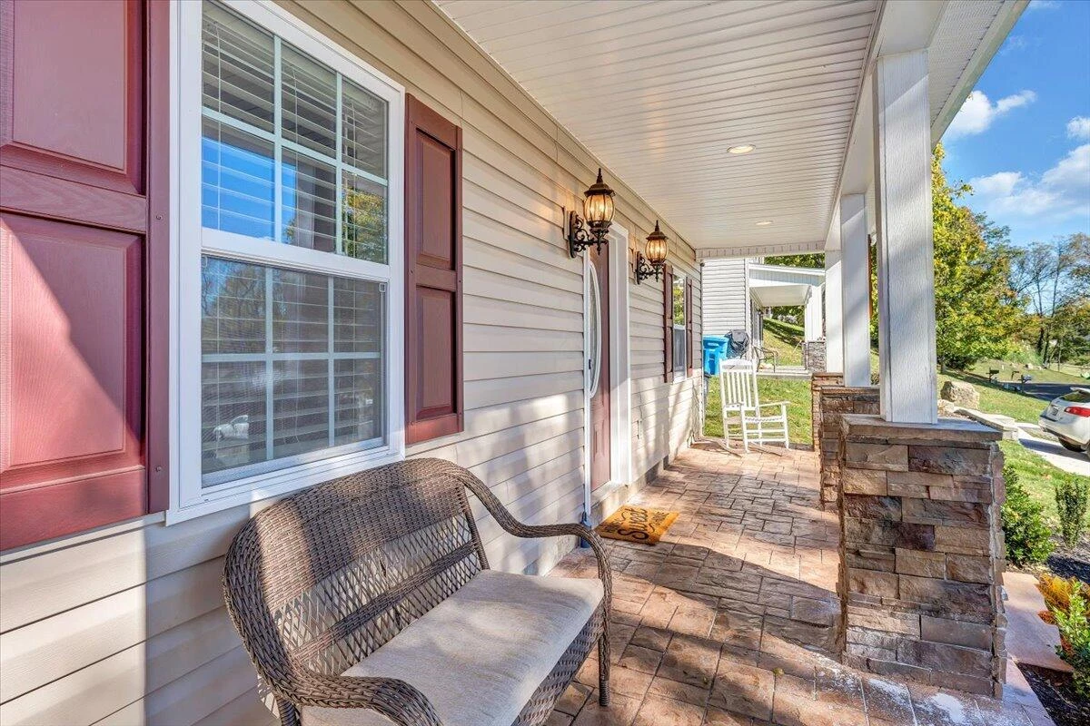 2348 Locust Grove CIR - Photo 4