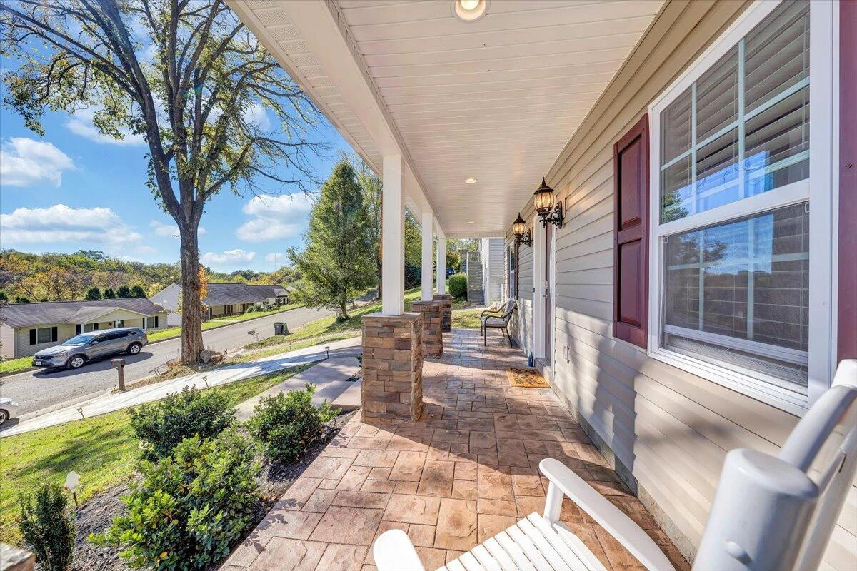 2348 Locust Grove CIR - Photo 5