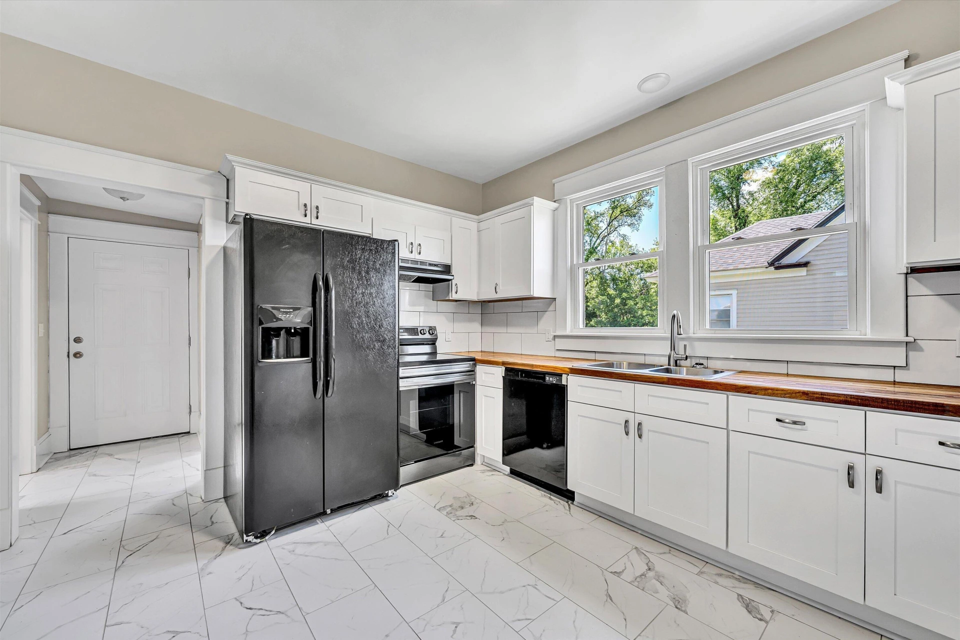2416 Staunton AVE - Photo 8