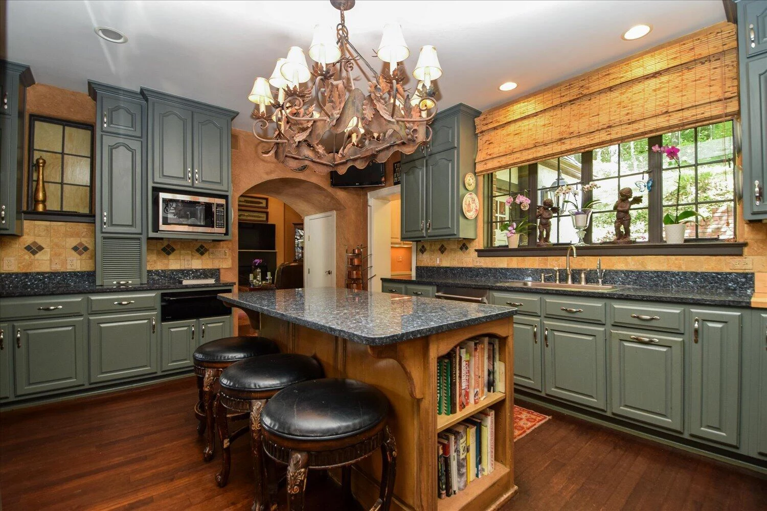 2412 Robin Hood RD - Photo 10