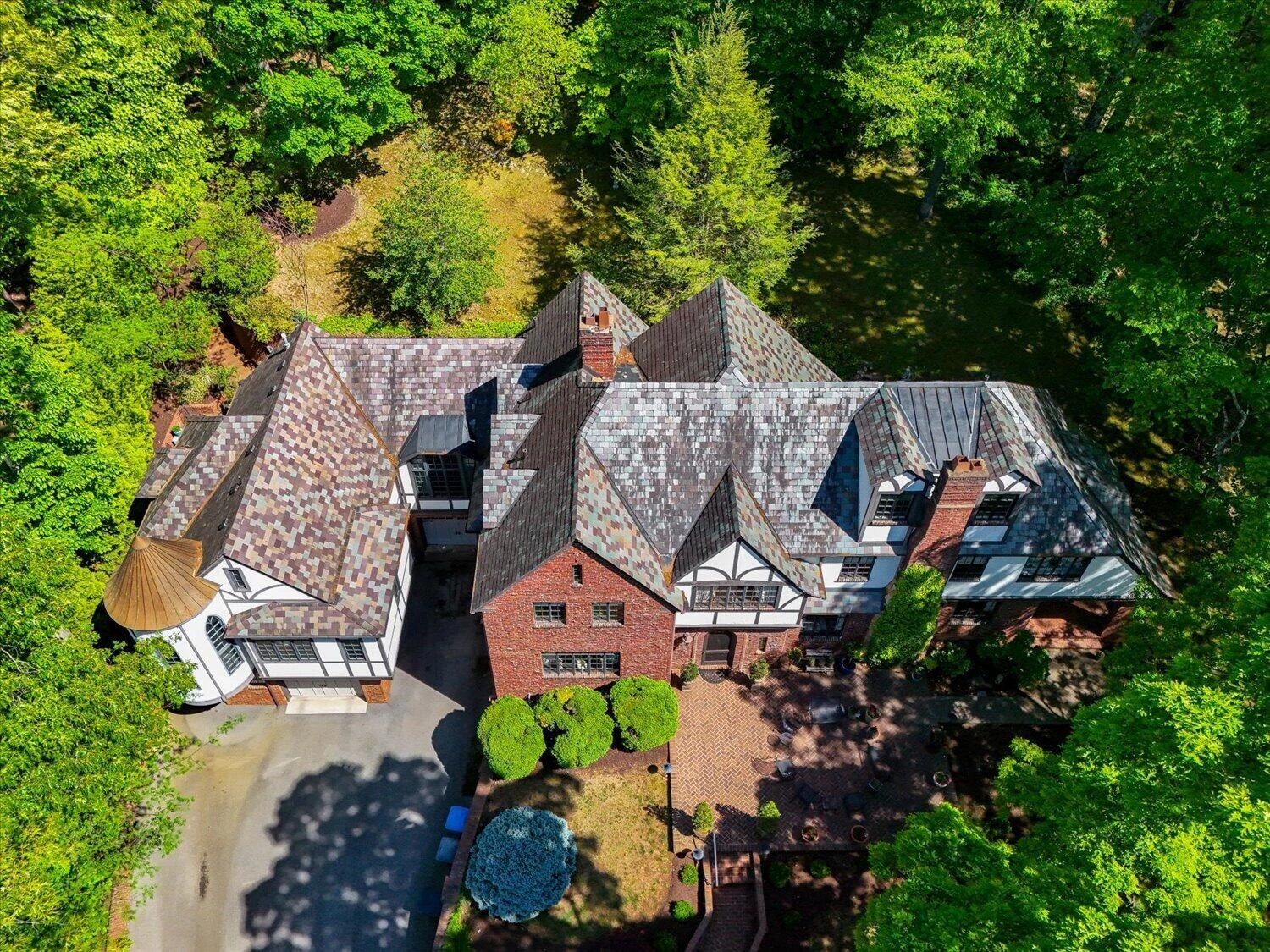2412 Robin Hood RD - Photo 2
